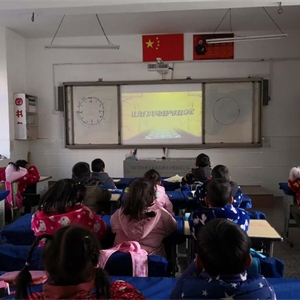 李埠小学组织观看宣传动漫