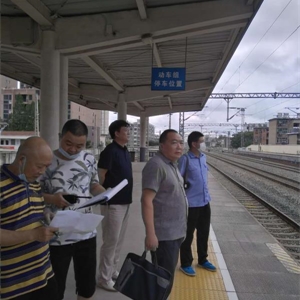 安陆地铁联动督办铁路环境整治工作。